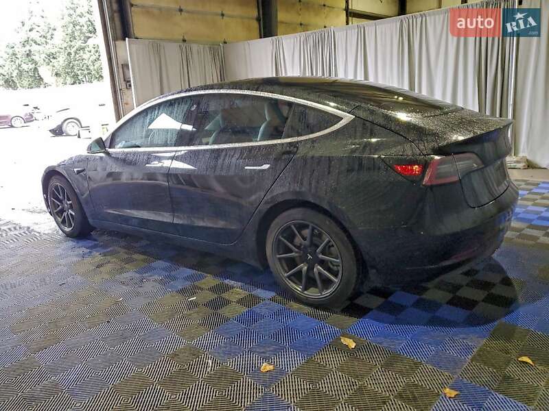 Седан Tesla Model 3 2018 в Львове