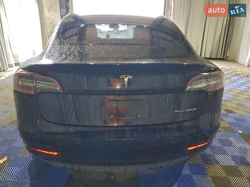 Седан Tesla Model 3 2018 в Львове