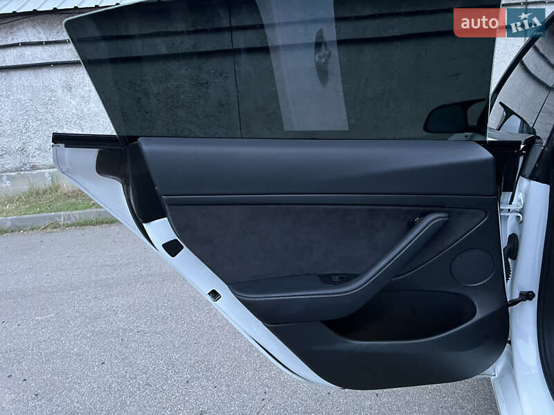 Седан Tesla Model 3 2021 в Киеве фото 24 Седан Tesla Model 3 2021 в Киеве