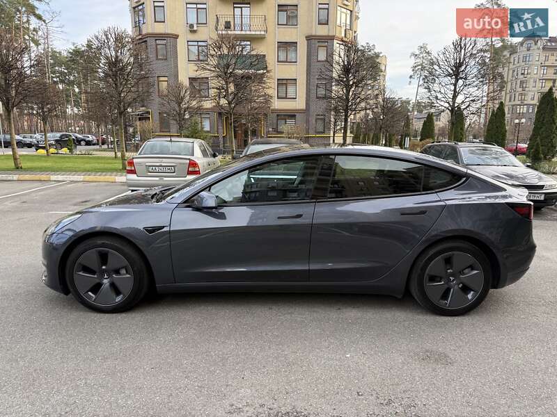 Седан Tesla Model 3 2023 в Киеве