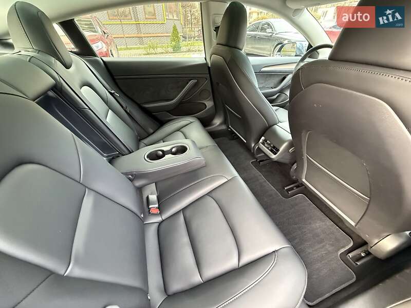 Седан Tesla Model 3 2023 в Киеве