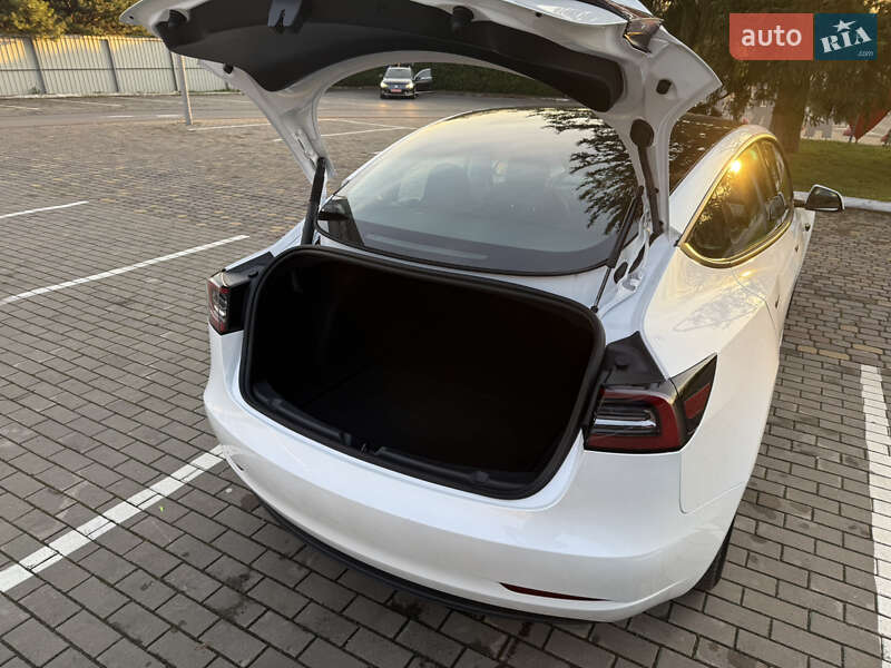 Седан Tesla Model 3 2023 в Луцке фото 10 Седан Tesla Model 3 2023 в Луцке