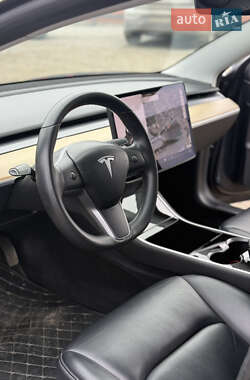 Седан Tesla Model 3 2019 в Кропивницком