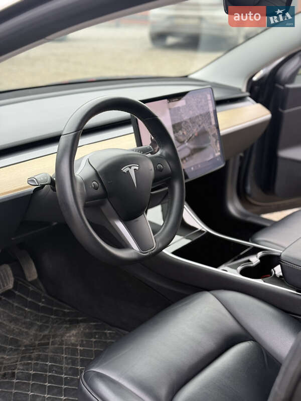 Седан Tesla Model 3 2019 в Кропивницком