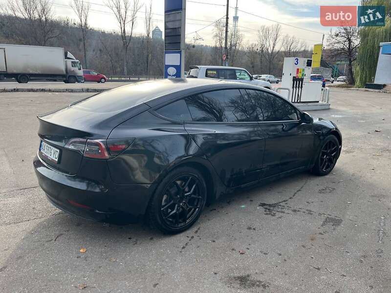 Седан Tesla Model 3 2022 в Киеве