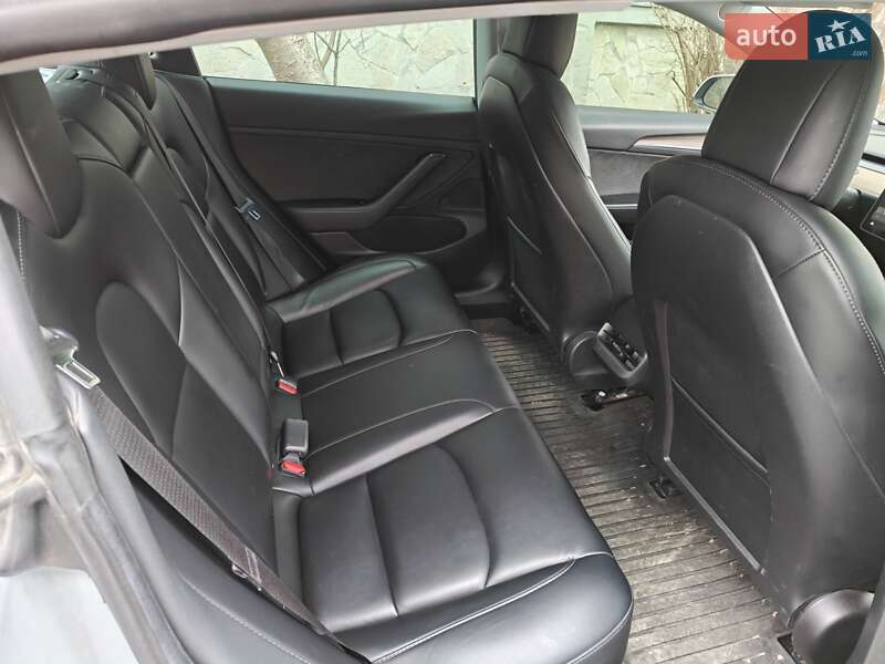 Седан Tesla Model 3 2021 в Львове