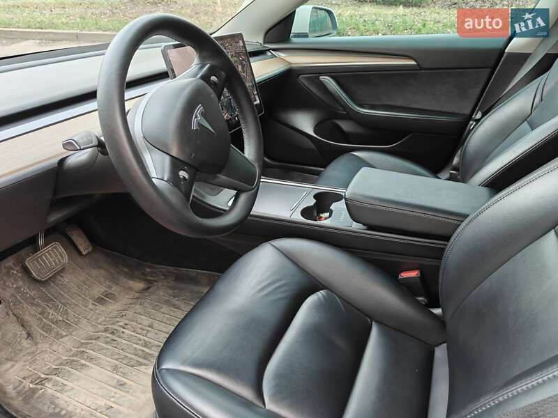 Седан Tesla Model 3 2021 в Львове