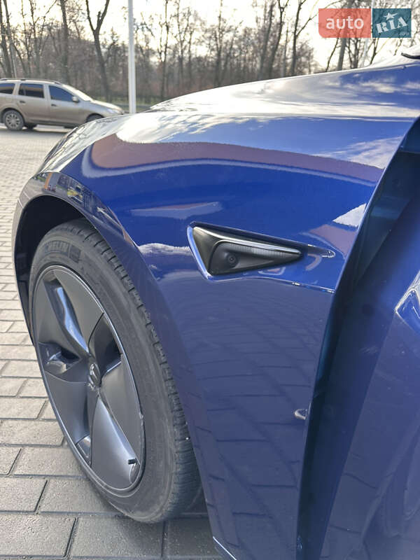 Седан Tesla Model 3 2022 в Днепре