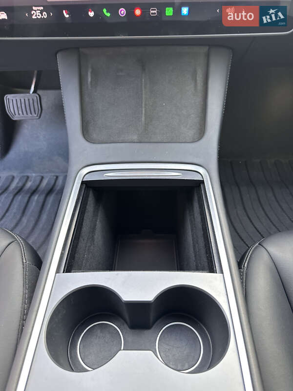 Седан Tesla Model 3 2022 в Днепре