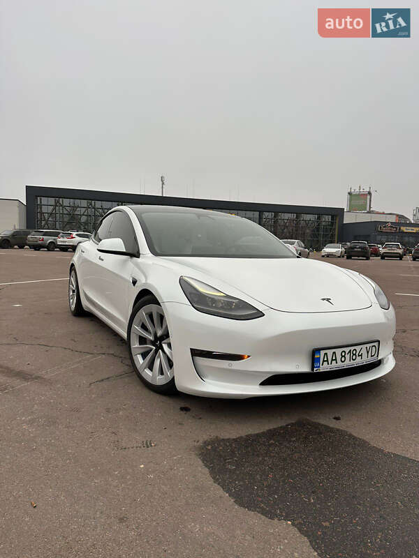 Седан Tesla Model 3 2022 в Киеве