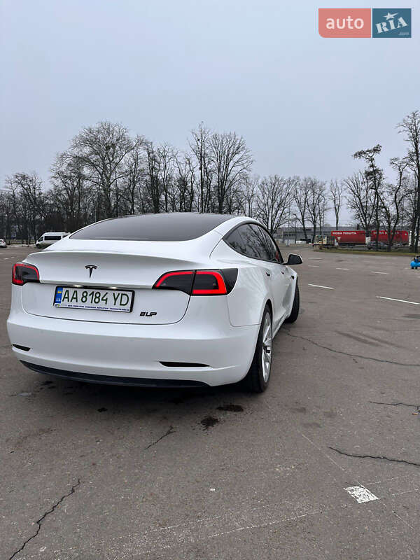 Седан Tesla Model 3 2022 в Киеве
