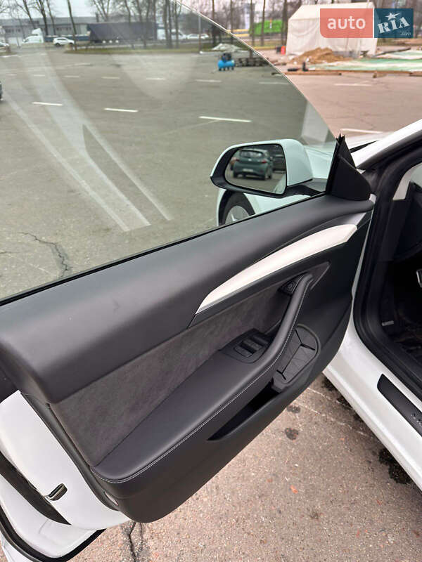 Седан Tesla Model 3 2022 в Киеве