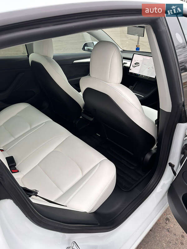 Седан Tesla Model 3 2022 в Киеве