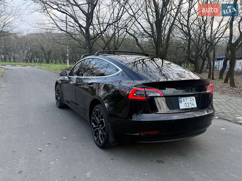 Седан Tesla Model 3 2018 в Миколаєві