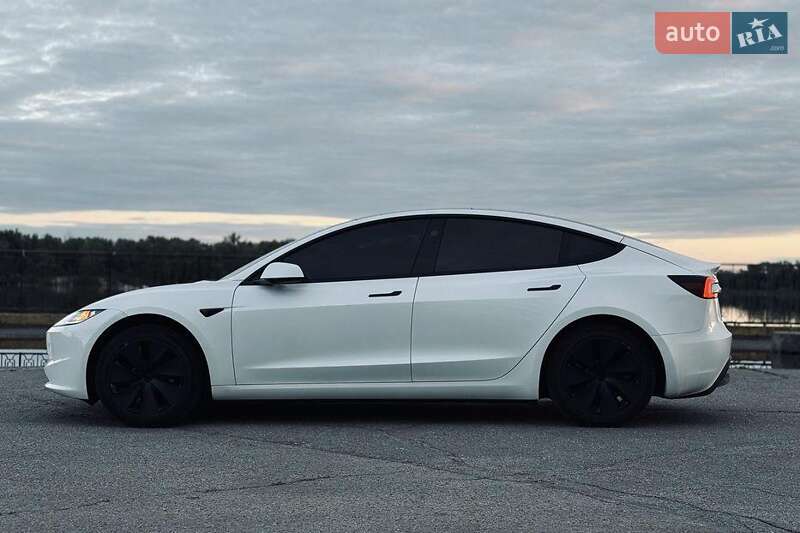 Седан Tesla Model 3 2024 в Киеве