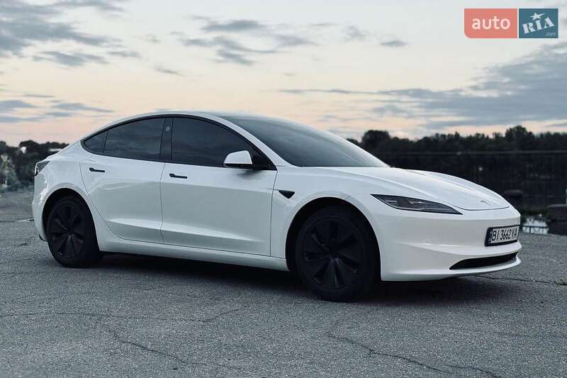 Седан Tesla Model 3 2024 в Киеве