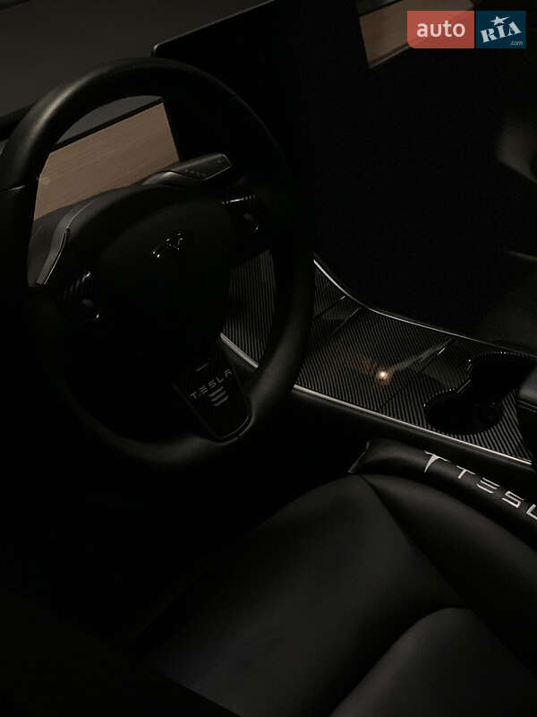 Седан Tesla Model 3 2018 в Киеве