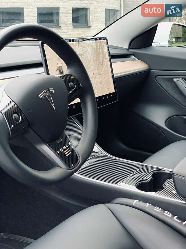 Седан Tesla Model 3 2018 в Киеве