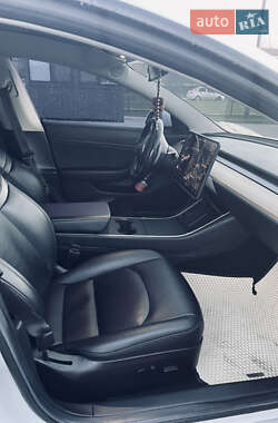 Седан Tesla Model 3 2018 в Виннице