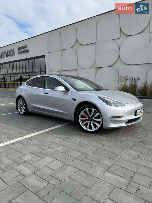 Седан Tesla Model 3 2018 в Луцке