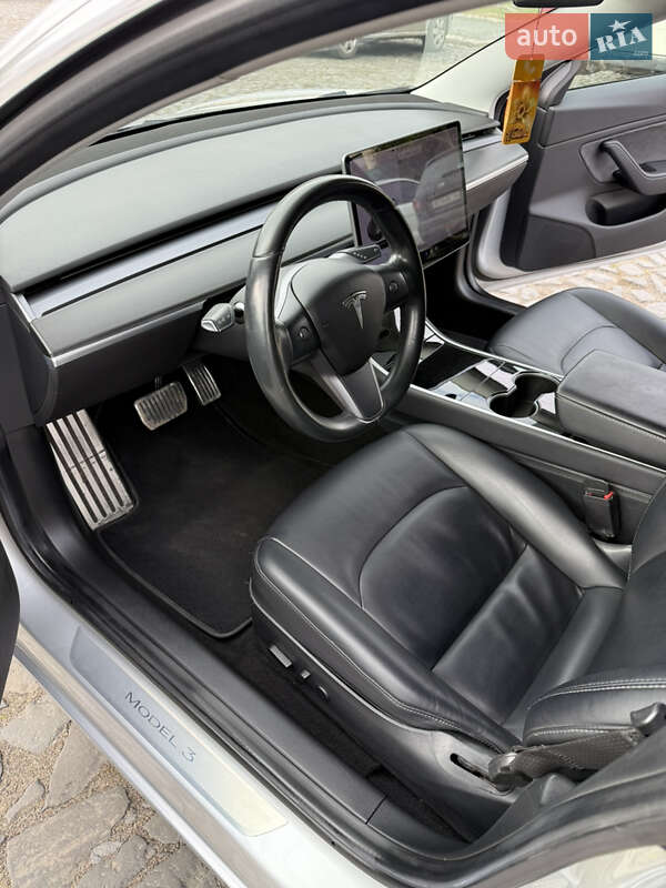 Седан Tesla Model 3 2018 в Луцке