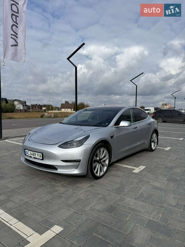 Седан Tesla Model 3 2018 в Луцке