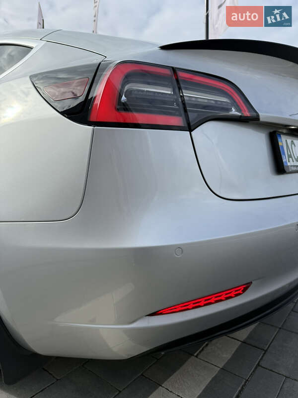 Седан Tesla Model 3 2018 в Луцке