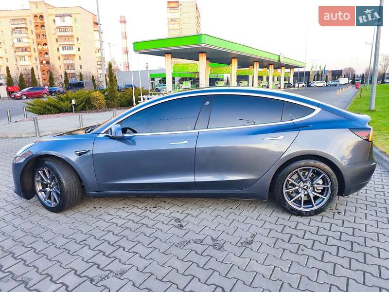 Седан Tesla Model 3 2020 в Житомире