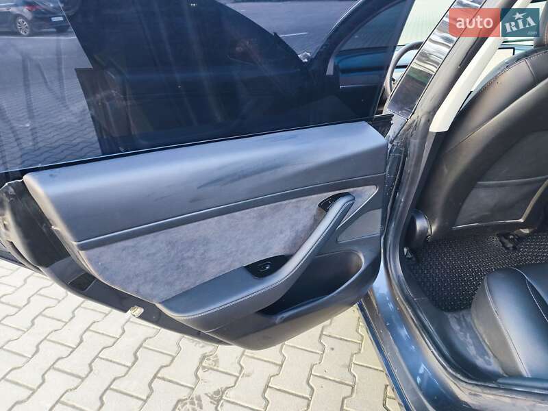 Седан Tesla Model 3 2020 в Житомире