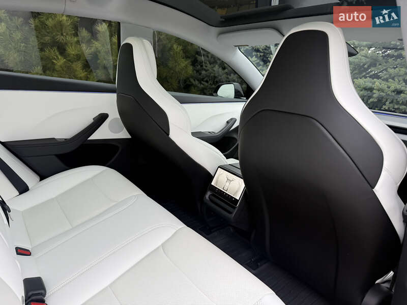 Седан Tesla Model 3 2025 в Днепре