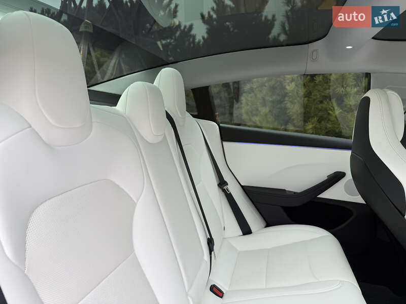 Седан Tesla Model 3 2025 в Днепре