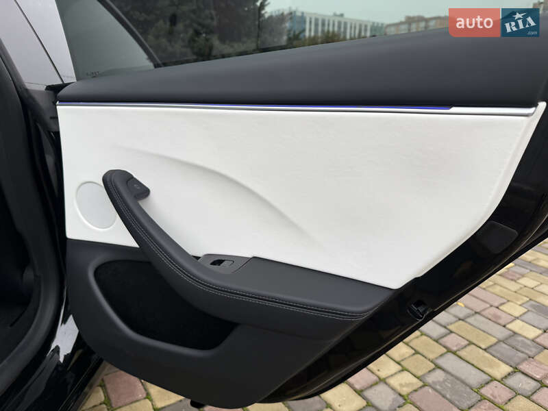 Седан Tesla Model 3 2025 в Днепре