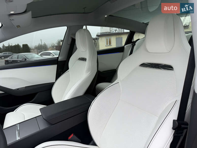 Седан Tesla Model 3 2025 в Днепре