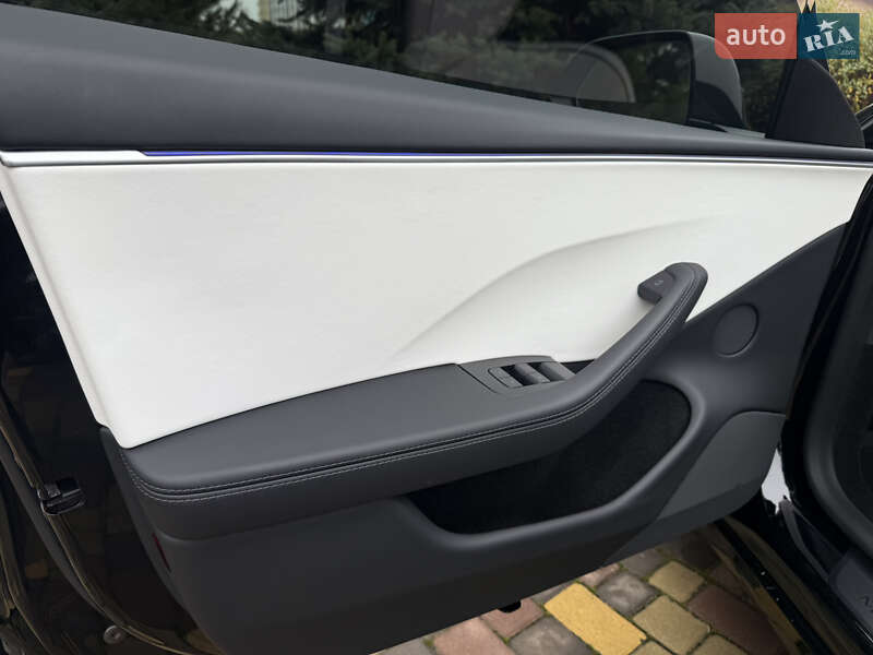 Седан Tesla Model 3 2025 в Днепре