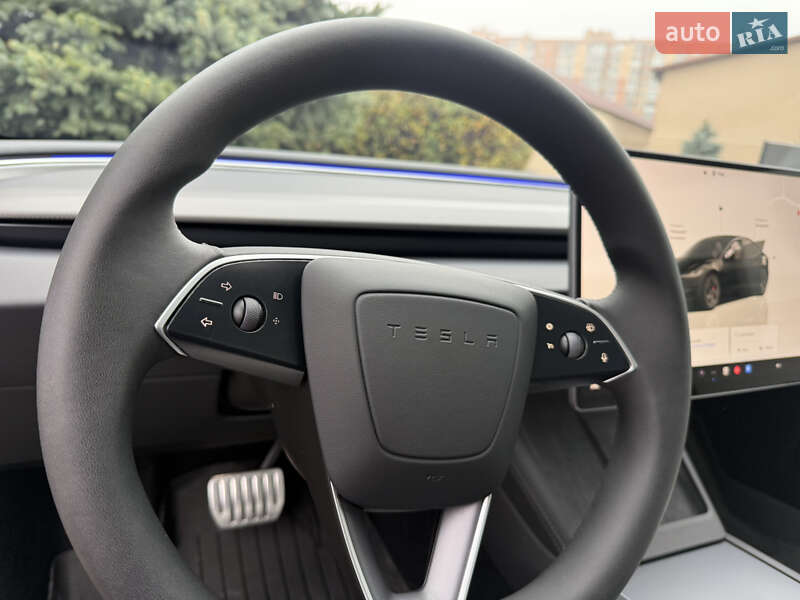 Седан Tesla Model 3 2025 в Днепре