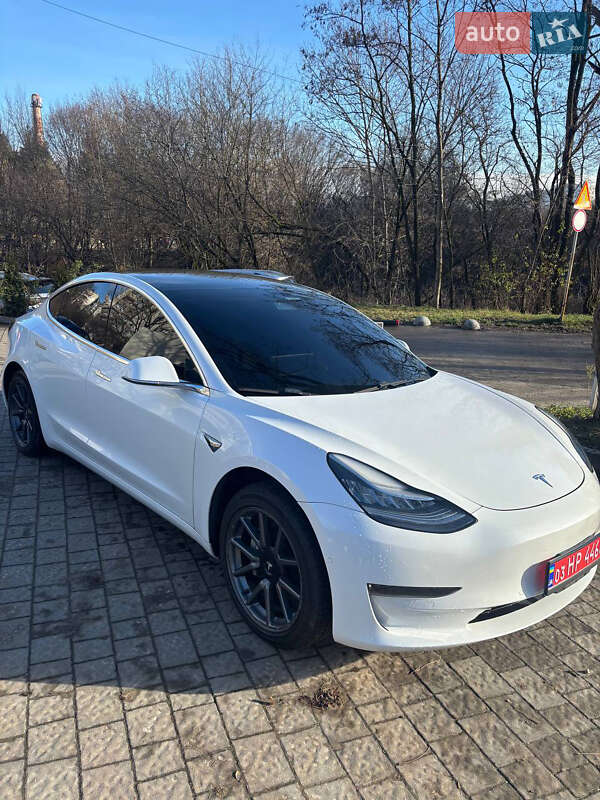Седан Tesla Model 3 2020 в Львове