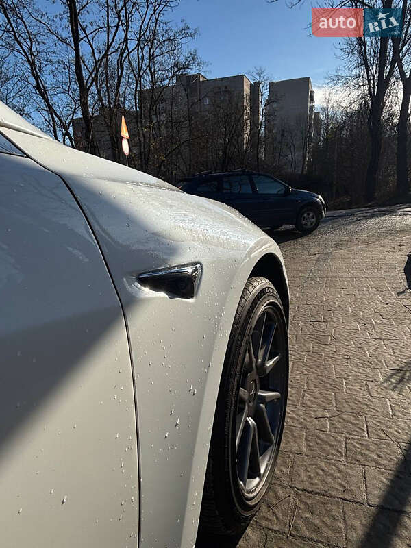 Седан Tesla Model 3 2020 в Львове
