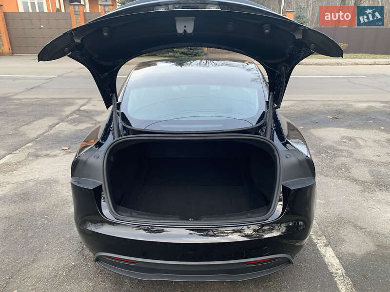 Седан Tesla Model 3 2024 в Киеве