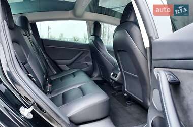 Седан Tesla Model 3 2020 в Киеве