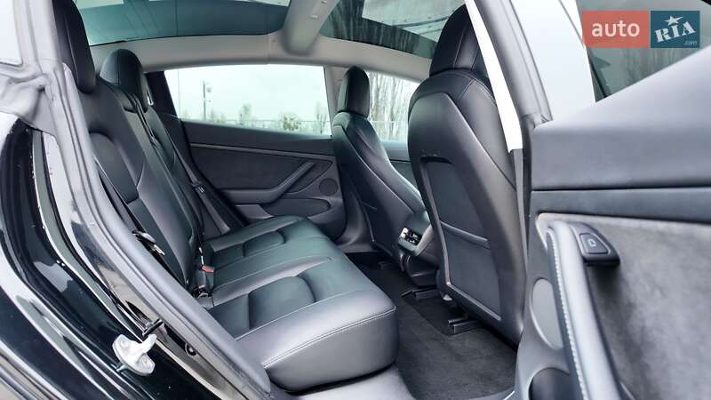 Седан Tesla Model 3 2020 в Киеве