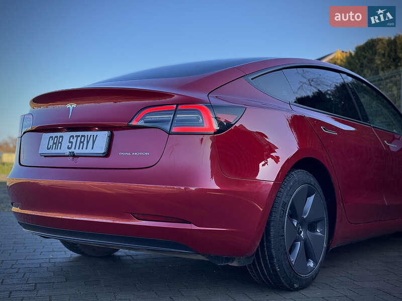 Седан Tesla Model 3 2023 в Стрые