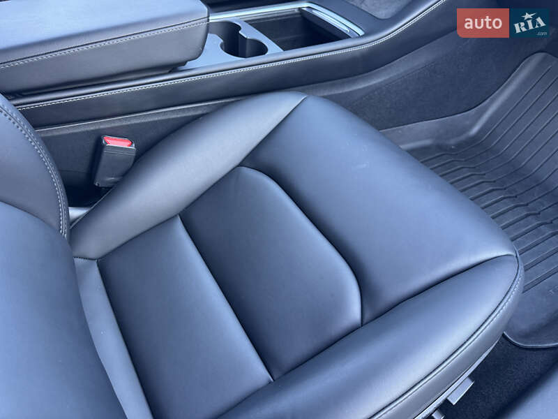 Седан Tesla Model 3 2023 в Стрые