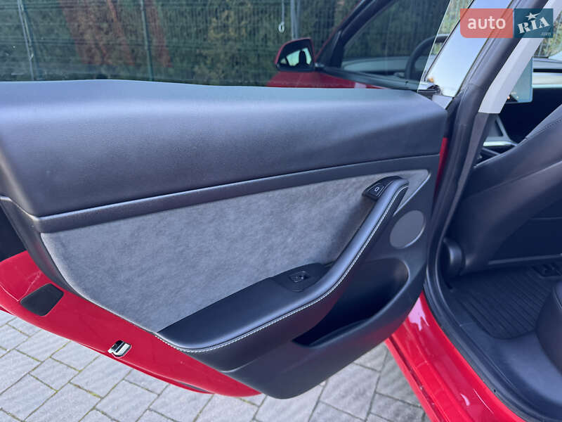 Седан Tesla Model 3 2023 в Стрые