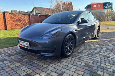Седан Tesla Model 3 2023 в Івано-Франківську