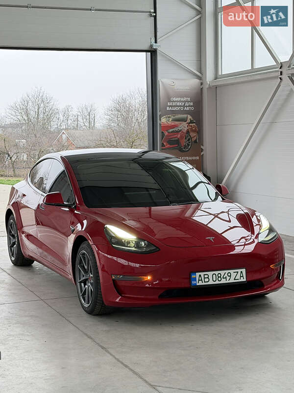 Седан Tesla Model 3 2022 в Ильинцах