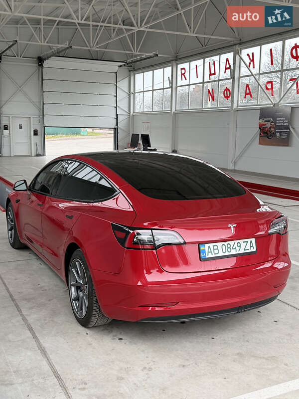 Седан Tesla Model 3 2022 в Ильинцах