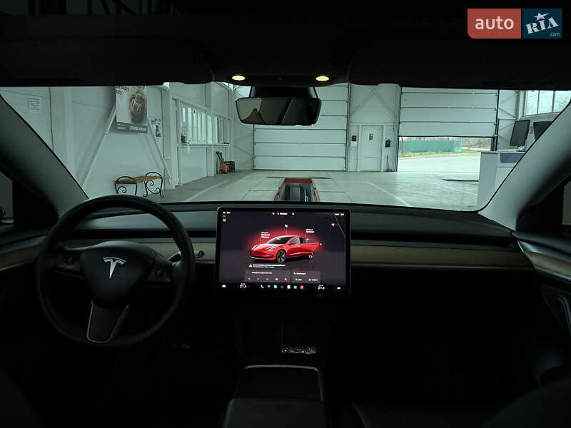 Седан Tesla Model 3 2022 в Ильинцах