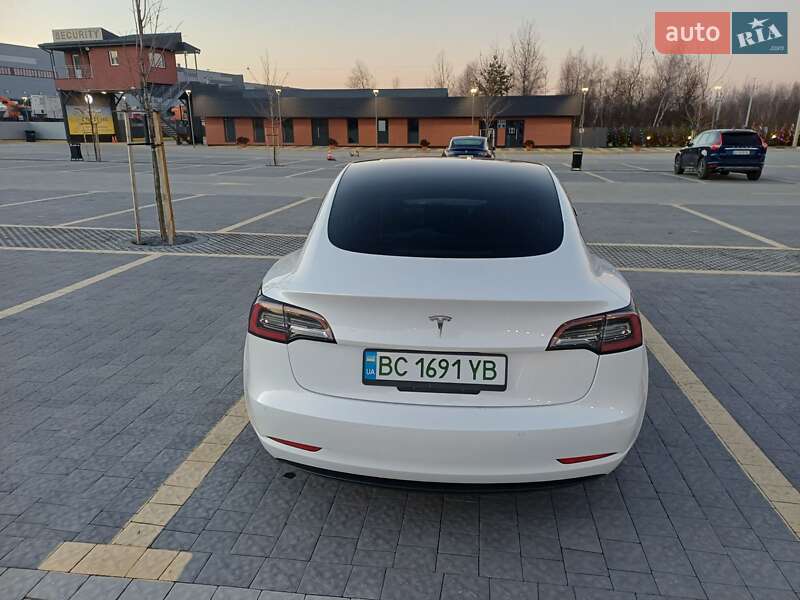 Седан Tesla Model 3 2021 в Львове