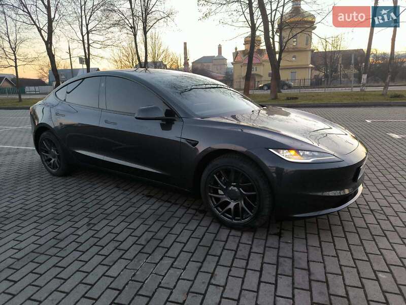 Седан Tesla Model 3 2024 в Коломые