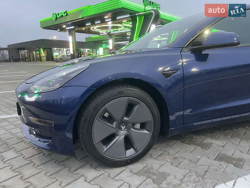 Седан Tesla Model 3 2022 в Киеве
